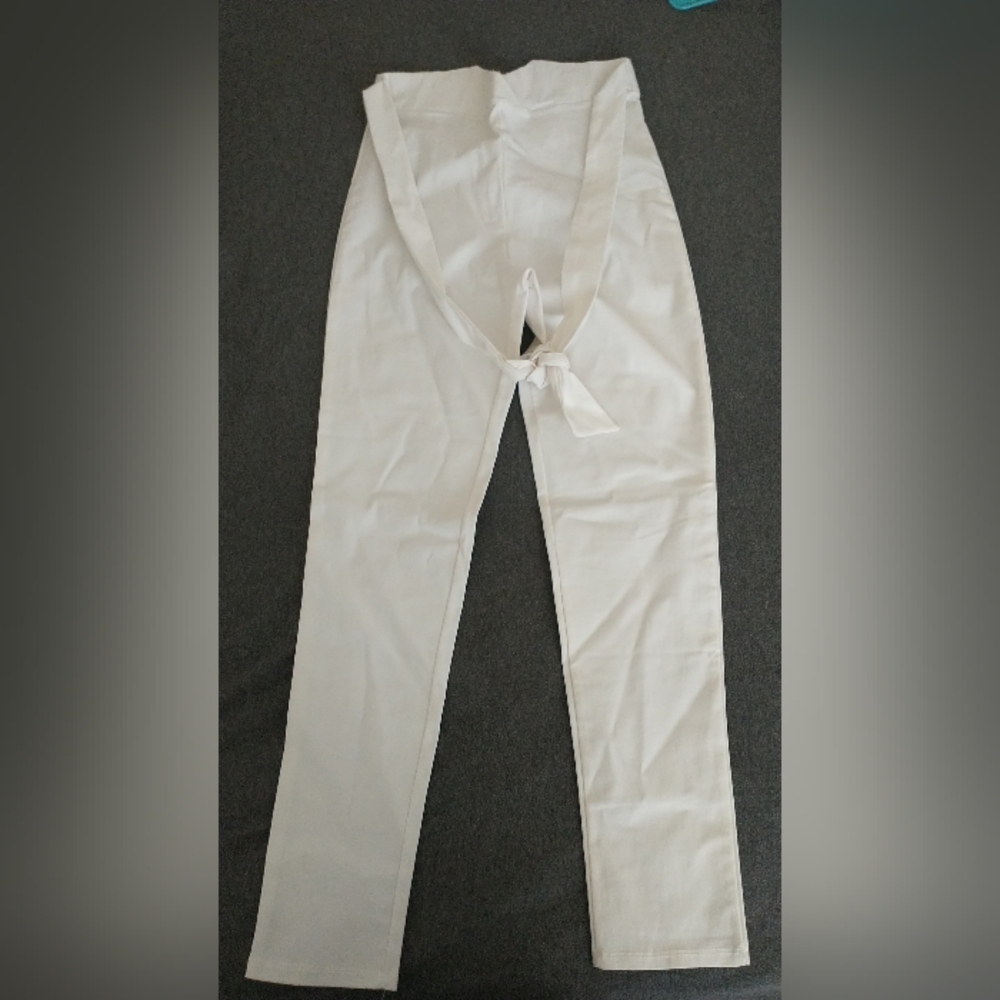 White Skinny leg high waisted ankle pants w/ Belt